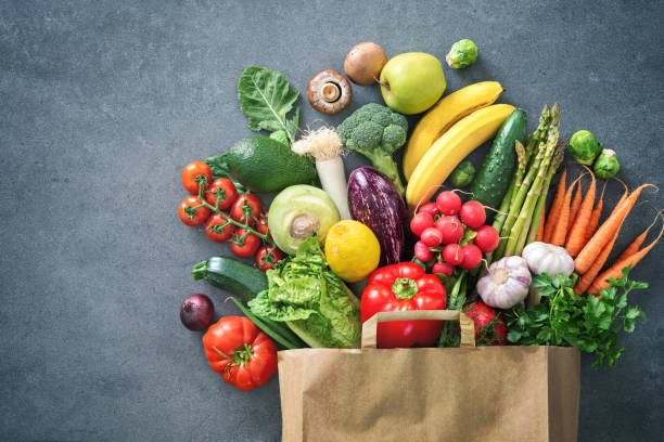 Vegetales en bolsa de papel, estrategia sostenible de la industria alimentaria, apoyada por Corporativo Kosmos.